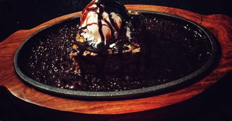 Hot Sizzling Biscuit Brownie With Vanilla Ice Cream Quick Easy Recipe