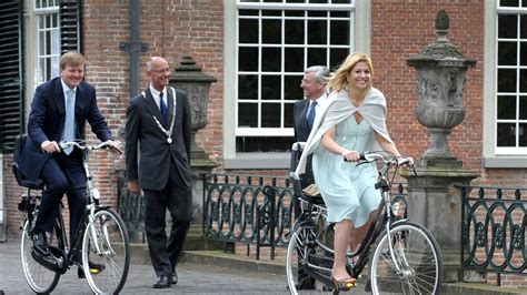 they see her rolling 7 kiekjes van máxima op de fiets beau monde