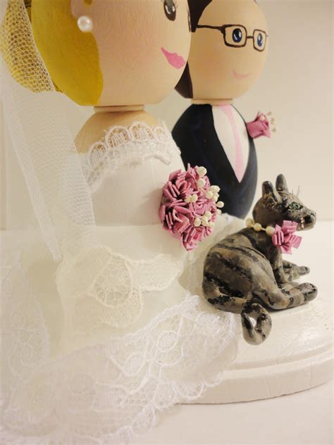 Check out our cat wedding cake topper selection for the very best in unique or custom, handmade pieces from our cake toppers shops. DSMeeBee: Bride Groom and Cat Wedding Cake Topper