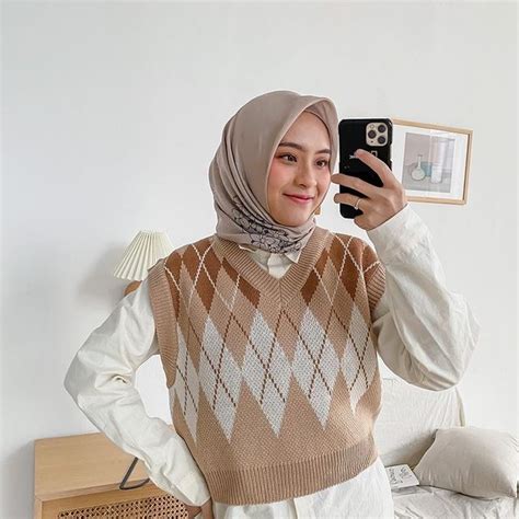 5 Mix And Match Fashion Hijab Dengan Cardigan Rajut Ala Youtuber Bianca