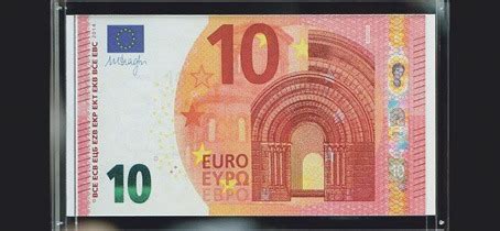 Banknoten — euroscheine eine banknote ist ein geldschein, der von der nach dem währungsgesetz des landes berechtigten bank ausgegeben. Euroscheine Pdf / Euro Mnzen High Resolution Stock ...