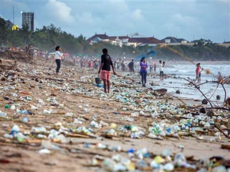 Kuta Beach Cleaned Off Plastic Trash