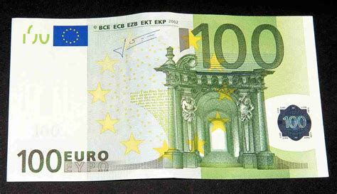 Do you like this video? Banconote da 100 euro, come riconoscere quelle false