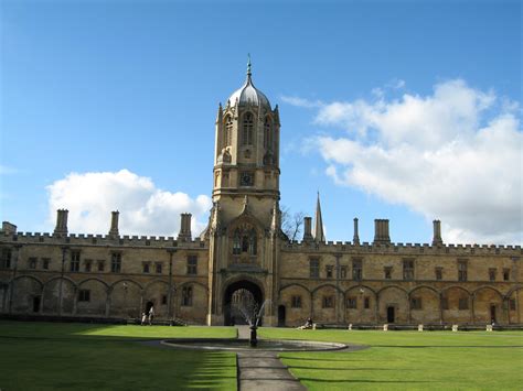 Hd 画質のビデオ通話を 1 対 1 でもグループでも。 イギリス・オックスフォード地方とハリーポッターで使われた ...