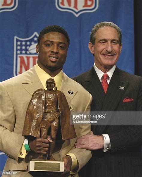 Walter Payton Nfl Man Of The Year Award Press Conference Photos And Premium High Res Pictures