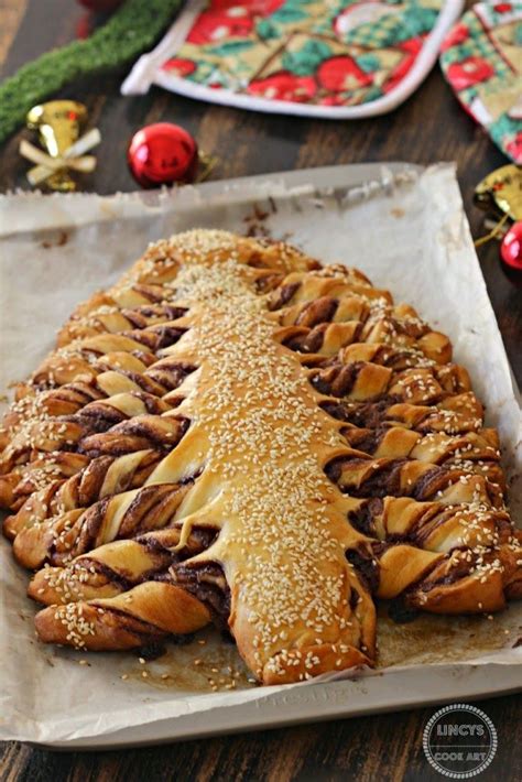 And you'll be surprised how easy it is to make! Christmas Tree Bread/ Braided Nutella Christmas Tree Bread ...