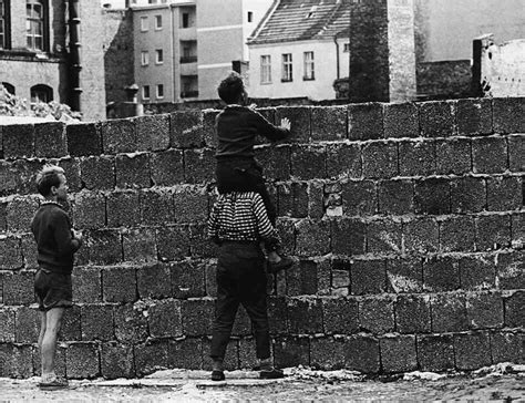 August 1961 wurde mit dem bau einer mauer begonnen. 25 Fakten zur Berliner Mauer, die Du vielleicht noch nicht ...