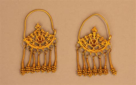 Earrings The Metropolitan Museum Of Art