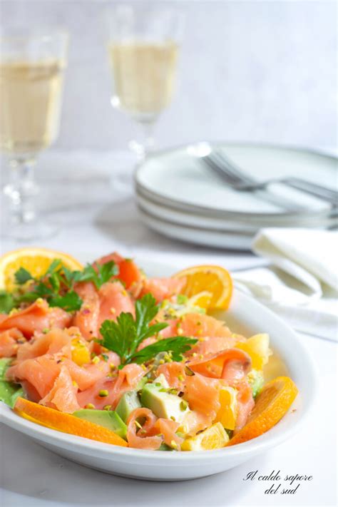 Trova immagini per salmone affumicato. Insalata di salmone affumicato e avocado marinato all ...