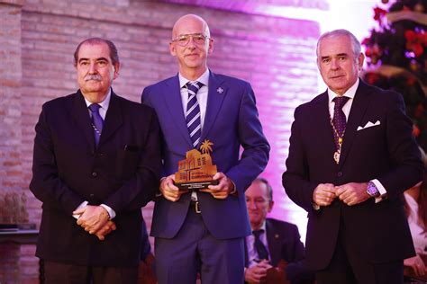 El Dr. Luis Ayala, Premio Commálaga del Colegio de Médicos | Quirónsalud