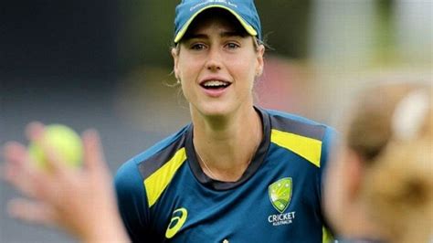 top 10 most beautiful women cricketers in the world right now knowinsiders