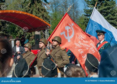 kolomna moscow region russia may 9 2015 officers with the banner of russia and the banner