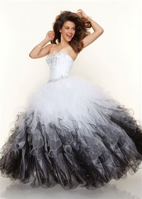 It is strapless and has a sweetheart neckline. Cecelle 2019 Vintage1950s Gothic Black And White Ball Gown ...
