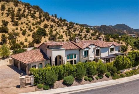 Check Out Jeffree Stars Former Pink Barbie Calabasas Home