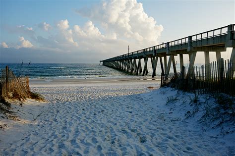 The total straight line flight distance from navarre, fl to pensacola, fl is 18 miles. The Healthy Passport