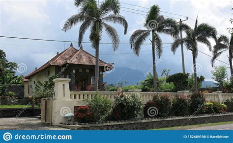 ⇒ mit nur wenigen klicks zu ihrer wunschimmobilie Traditionelle Architektur Auf Bali-Insel In Indonesien ...