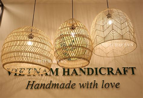 Topped with a natural seagrass woven shade, this table lamp makes a lovely accent piece for coastal or traditional settings. VH9247-woven lamp shade - Vietnam Handicraft Co., Ltd