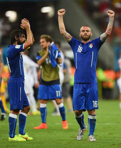 Es geht nicht nur spotlich um viel. Daniele De Rossi, Andrea Pirlo - Andrea Pirlo Photos ...