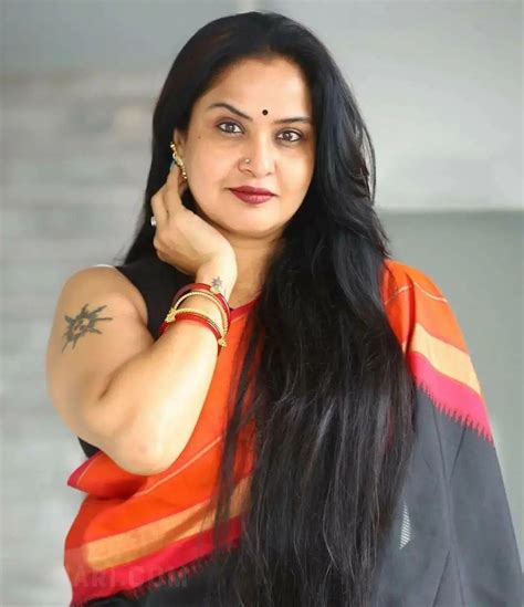 Telugu Sexy Aunty Hot Photos Pragathi In Sleeveless Blouse And Saree