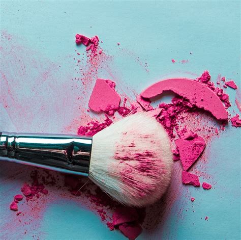 This Viral Video Shows A Ridiculously Simple Way To Clean Your Makeup