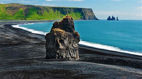La Playa De Arena Negra De Islandia