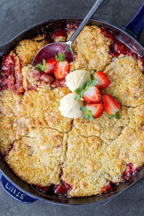 Fresh Strawberry Cobbler Quick And Easy Momsdish