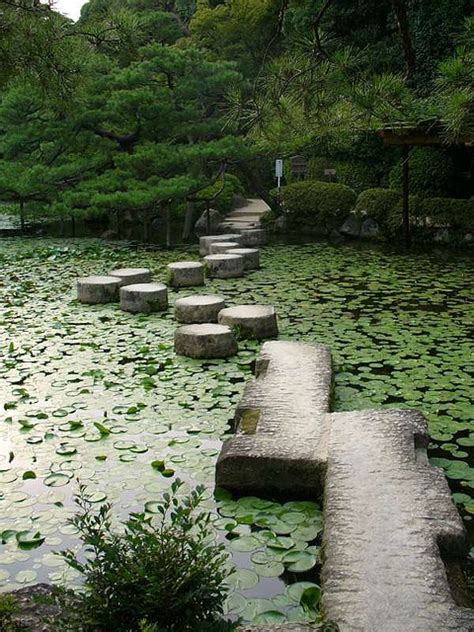 35 Enchanting Garden Stone Path Ideas