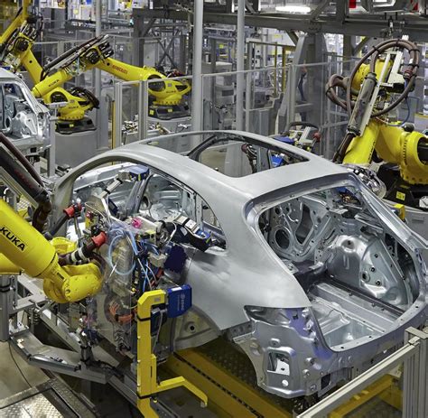 Dein haus wird dafür in einer tiefen grube stehen und sobald es fertig ist, kannst du es seitlich und oben mit erde bedecken, um ihm das aussehen sei sehr vorsichtig, wo und wie du graben willst. Porsche : Wie der neue Macan gebaut wird - Bilder & Fotos ...
