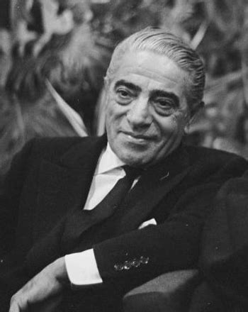 A look back at the wealth and scandals that marked the life of greek shipping tycoon aristotle onassis. Aristoteles Onassis - Biografie WHO'S WHO