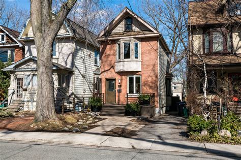 What An Average Priced House Looks Like In Toronto Right Now