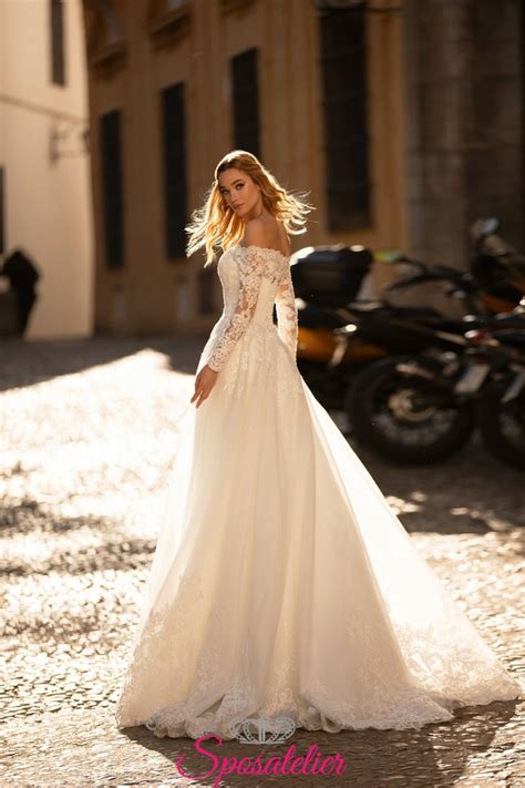 Gli abiti da sposa di dream sposa atelier nascono per rendere splendida ed unica ogni sposa. abiti da sposa 2021 tendenze con scollo a barca e gonna da ...