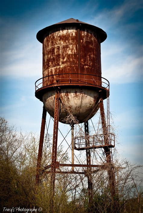 Rusty Old Water Tank Tower Hoodoo Wallpaper