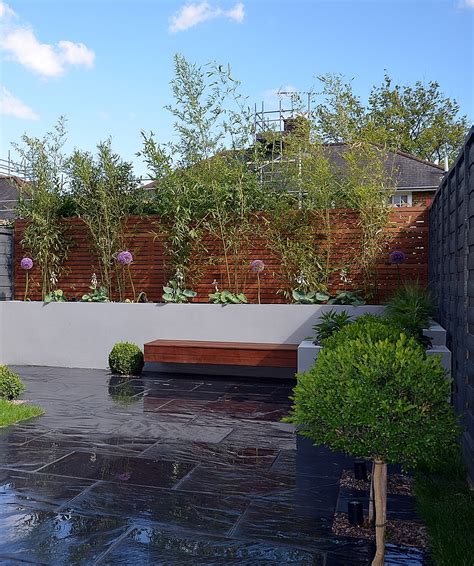 Often, we accomplish this with dividing lines and areas of interest to attract and direct the gaze. Modern Garden Design London - London Garden Blog