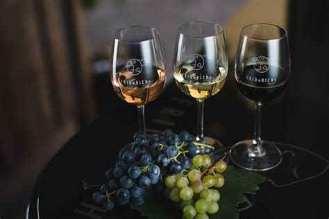 Rechts der mosel liegen die altstadt, merl und althaus. Probierpakete für Ihre Weinprobe zu Hause - Sommerurlaub ...