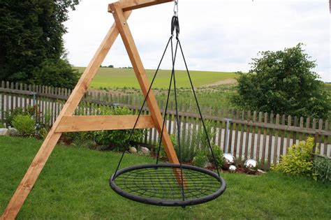 Worauf du beim kauf einer schaukel achten solltest und wieso schaukeln für die entwicklung von kindern wichtig ist, erfährst du hier. Schaukel Für Kleinen Garten Sieht wert aus, zu stehlen von ...
