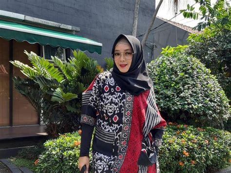 Dalam waktu 7 bulan, pria kelahiran 6 februari 1984 ini pun berhasil menurunkan berat badannya dari semula 99 kg. Gaya Hidup Sehat Rina Gunawan Hingga Sukses Turun Bobot 22 ...