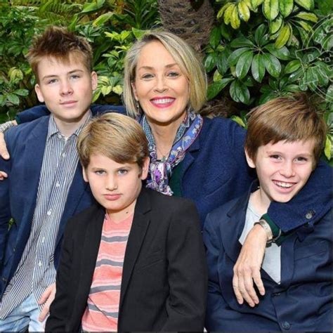 Sharon Stone Avec Ses Trois Fils Enfants De Célébrités Belle Photo