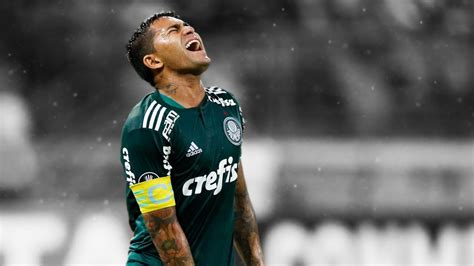 Dudu palmeiras png collections download alot of images for dudu palmeiras download free with high quality for designers. Dudu - Palmeiras Sublime Dribbling Skills Dribles & Gols ...