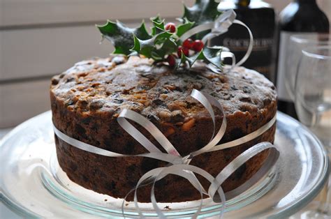 Aprons Delight Classic Christmas Fruit Cake