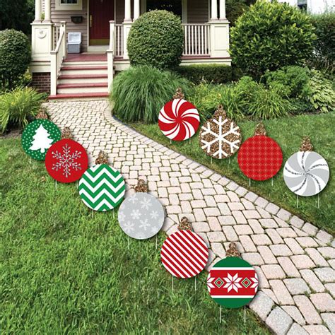 Christmas decorations for the walls. 40 Festive DIY Outdoor Christmas Decorations