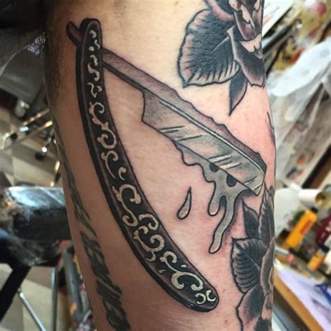 The main identification tattoo for this gang depicts an eagle holding a snake in its mouth, often perched on top of the letters e.m.e. 70+ Tough Prison Tattoo Designs & Meanings - 2019 Ideas
