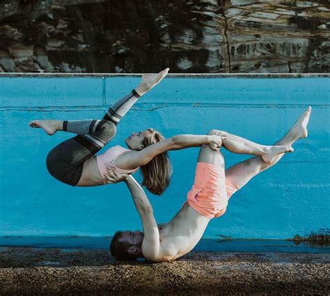 Want to try yoga with your loved one or a good friend? Beautiful counter balance! @gravitylovers @acrodunc ...