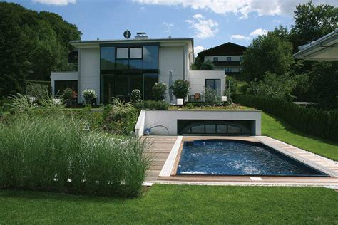 Eine seitentür oder eine tür in der rückwand zur garage kann möglicherweise einen zugang zum garten oder bei angebauten garagen direkt ins haus ermöglichen. Pool- & Schwimmbadüberdachung in Garage versteckt