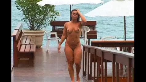 Viviane Araujo Nua Andando Na Praia Xvideos Porno