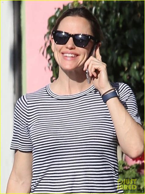 Jennifer Garner Is All Smiles In Stripes During Her Day Out Photo