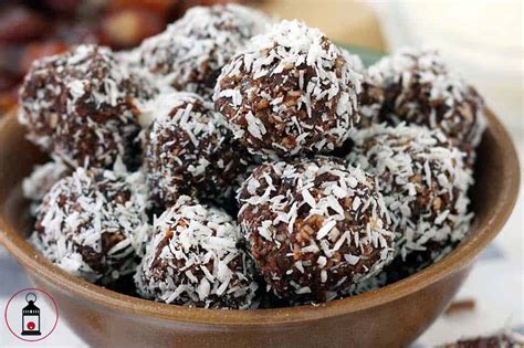 La torta fredda cocco e cioccolato è una torta fredda molto facile da preparare e ha una decorazione realizzata con delle semplici cannucce. Dolcetti al cioccolato e cocco - L'arte del recupero
