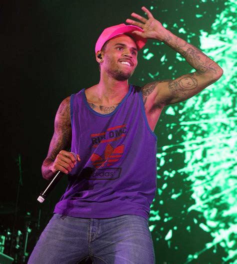 Chris Brown Height Weight Body Measurements Eye Color