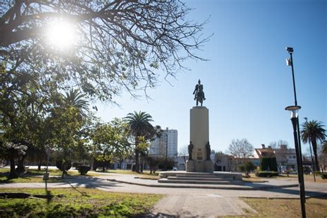 Hace 70 Años Se Subía El Monumento Al General San Martín En La Plaza