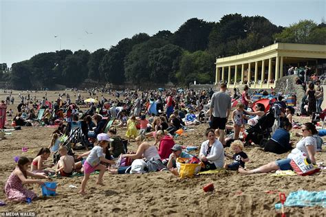 Uk Weather Britons Bask In Glorious Sun On Whats Set To Be The Hottest Easter