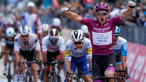 Highlights 2020 8 tappe in 3 minuti e mezzo. Giro de Italia 2020Las mejores imágenes de la etapa 11 ...